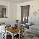דירה Rodia & *