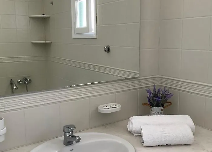 Rodia & * Parikia (Paros)